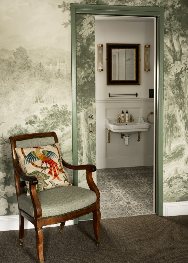 Bedroom with en suite bathroom at the George And Dragon in Cumbria